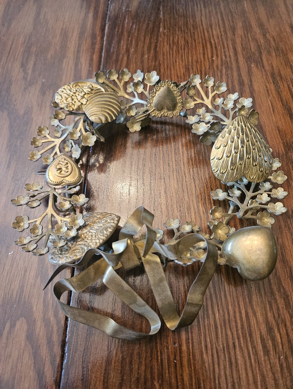 Vintage Dresden Petite Choses Brass Hearts Valentine Wreath 7”
